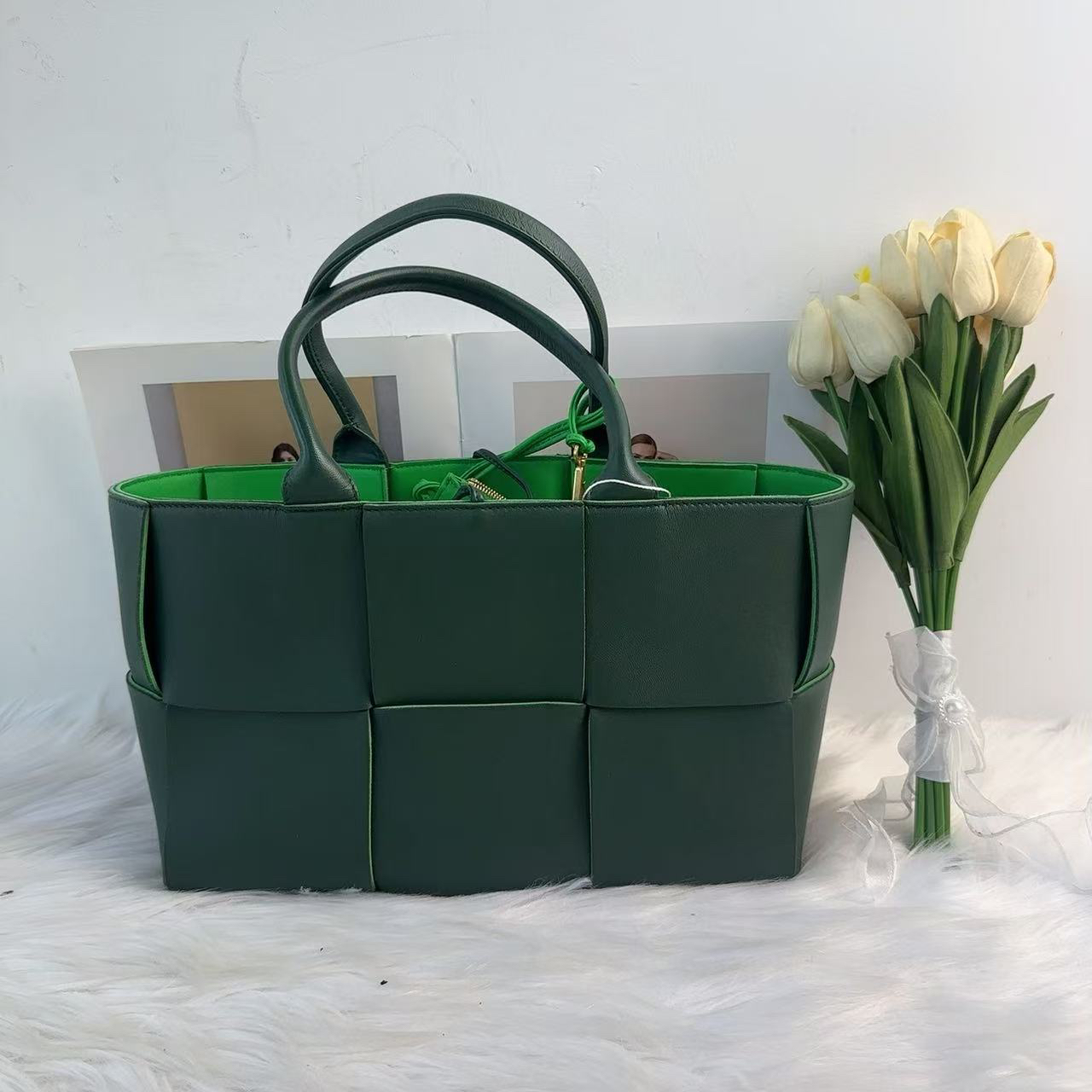 95新 BOTTEGA VENETA/葆蝶家 葆蝶家 绿色方块编制手提包qf008