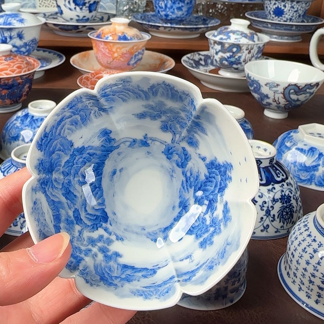 杯青花釉下葵口山水杯