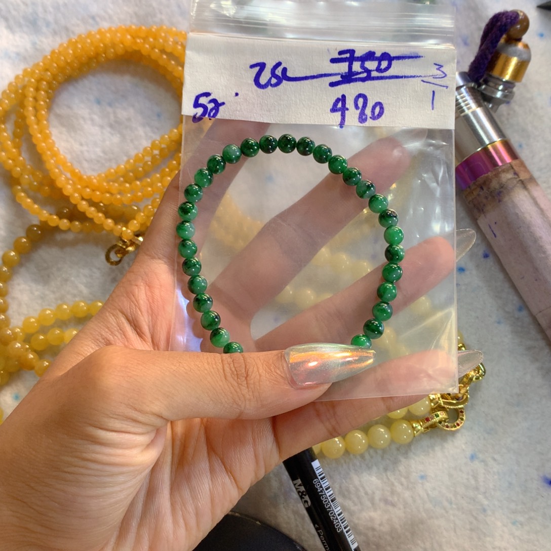 定制翡翠未镶嵌天然缅甸翡翠多样性