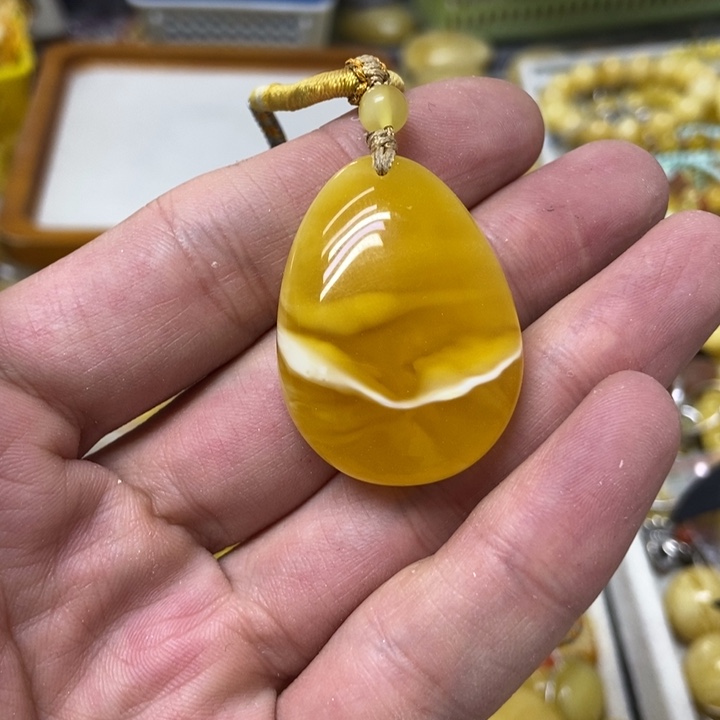 蜜蜡未镶嵌裸石吊坠
