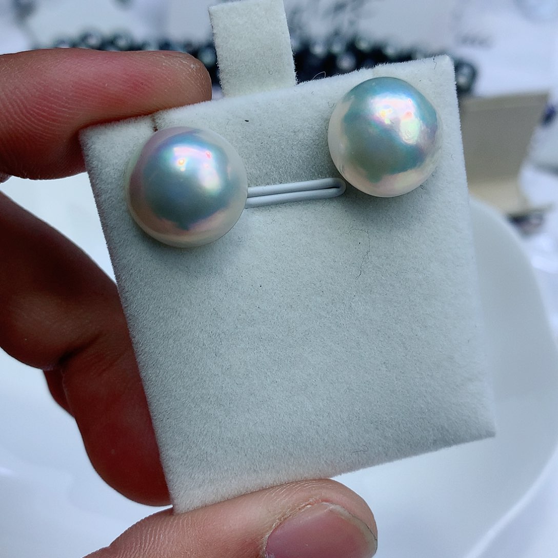 拼合珍珠（马贝珠）耳饰18K金镶嵌