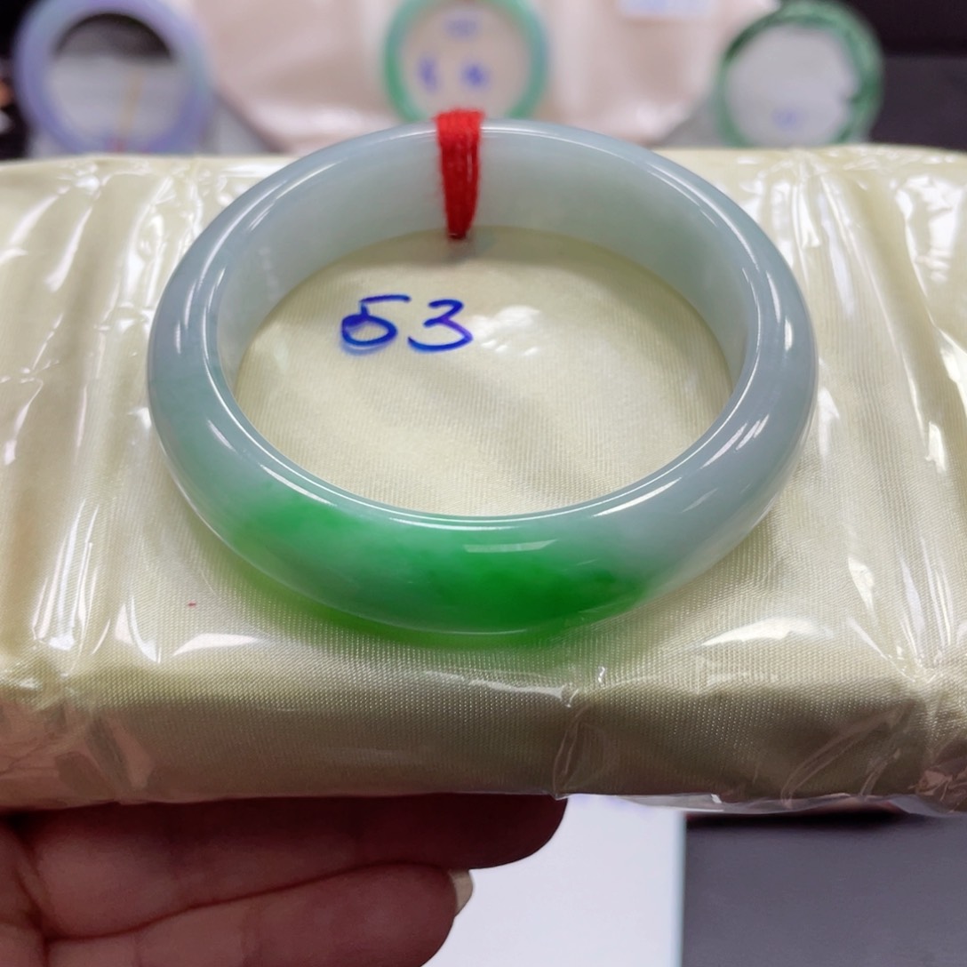 翡翠手镯未镶嵌53圈口