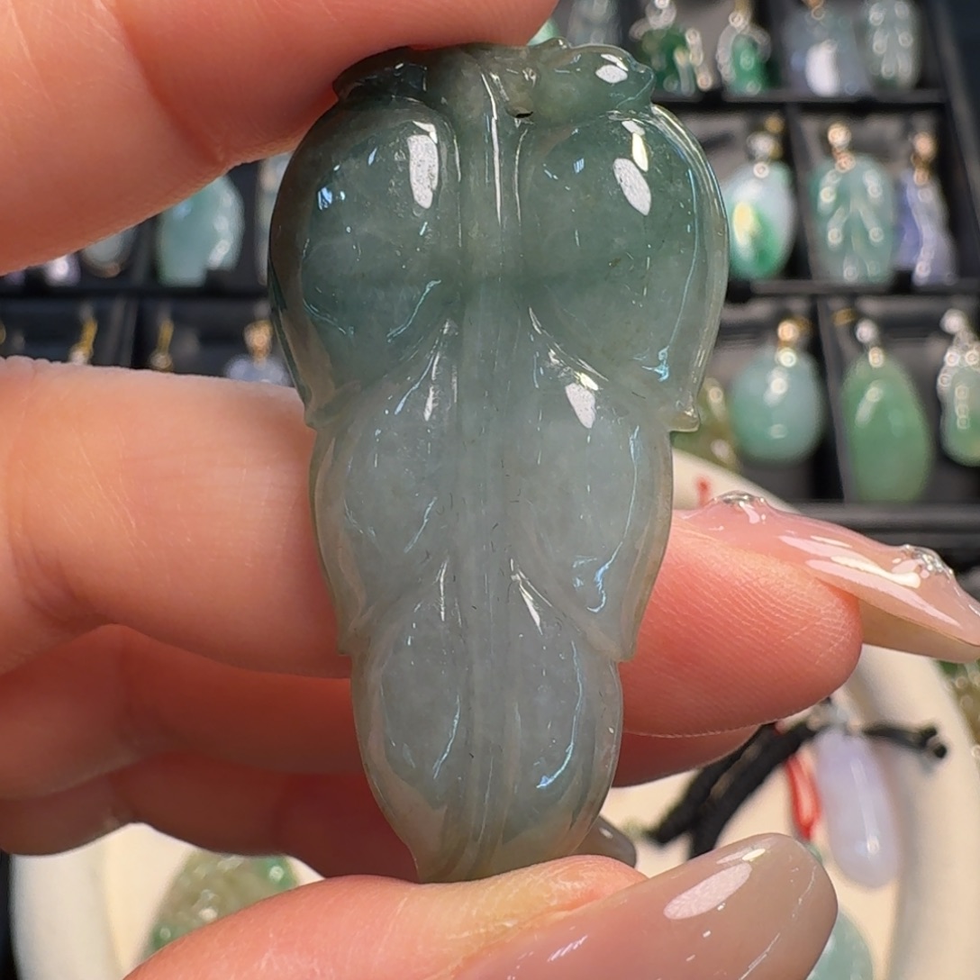 翡翠未镶嵌颈饰叶子