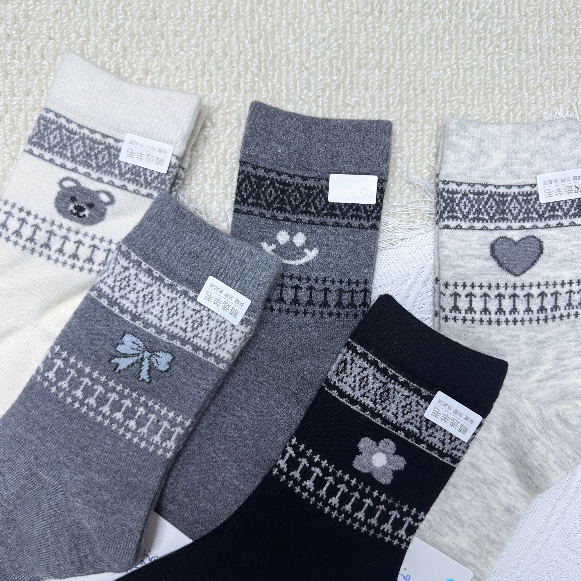 冬季羊毛加厚保暖爱心卡通韩系条纹中筒提花ins不勒腿格雷灰女袜