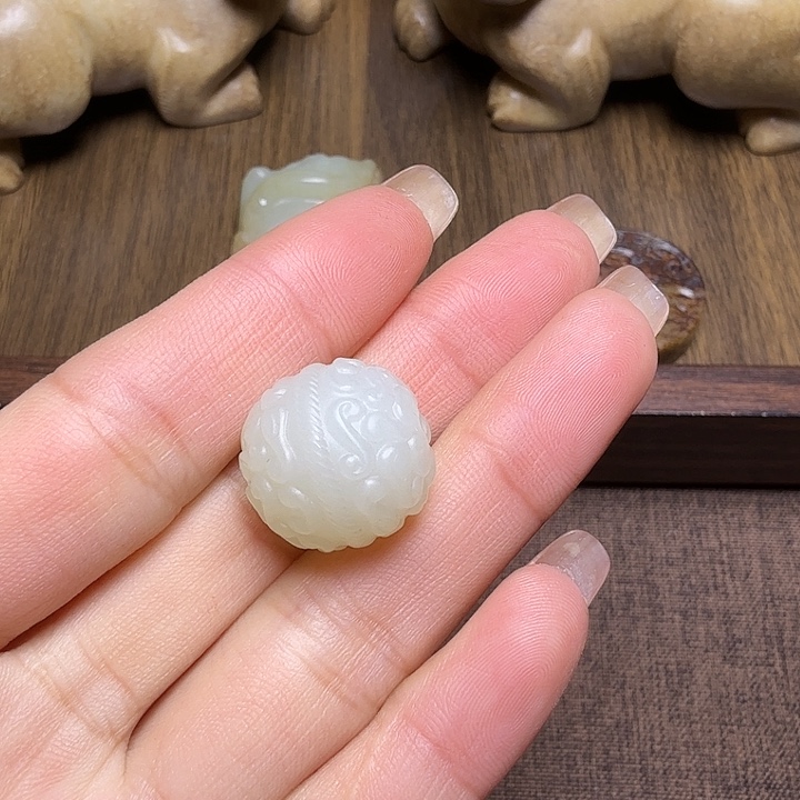 狮***座和田玉（糖玉）未镶嵌颈饰