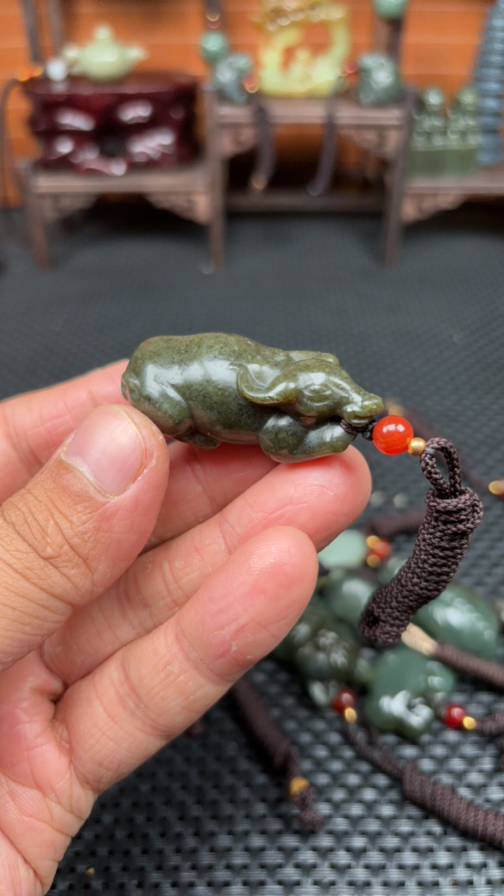 保真和田玉牛时尚吊坠百搭精雕拍一发一手工精致气质