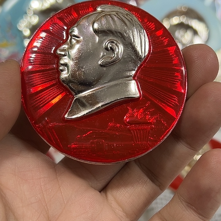 牛***其他普通金属纪念章