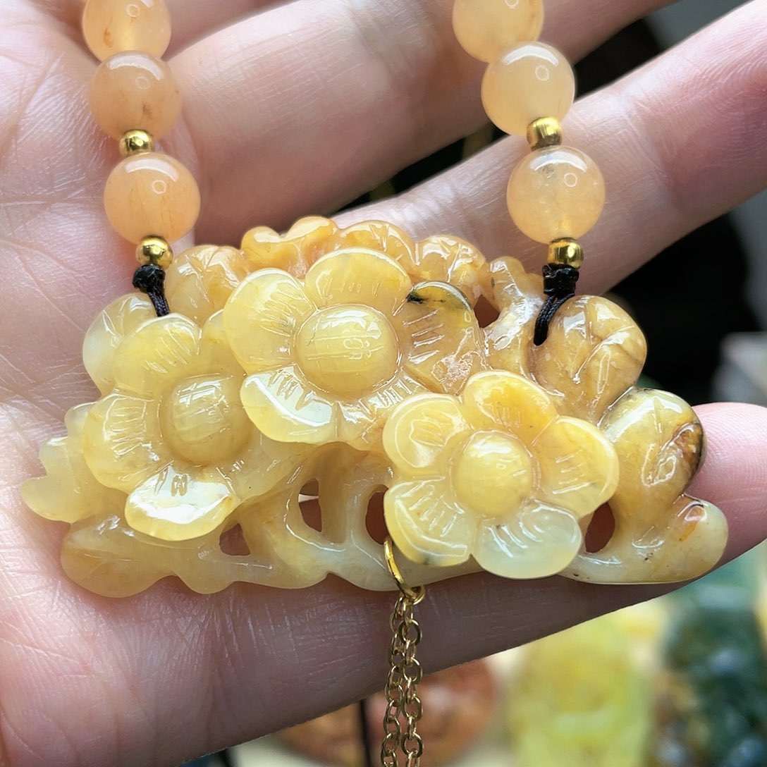 蛇纹石玉颈饰未镶嵌