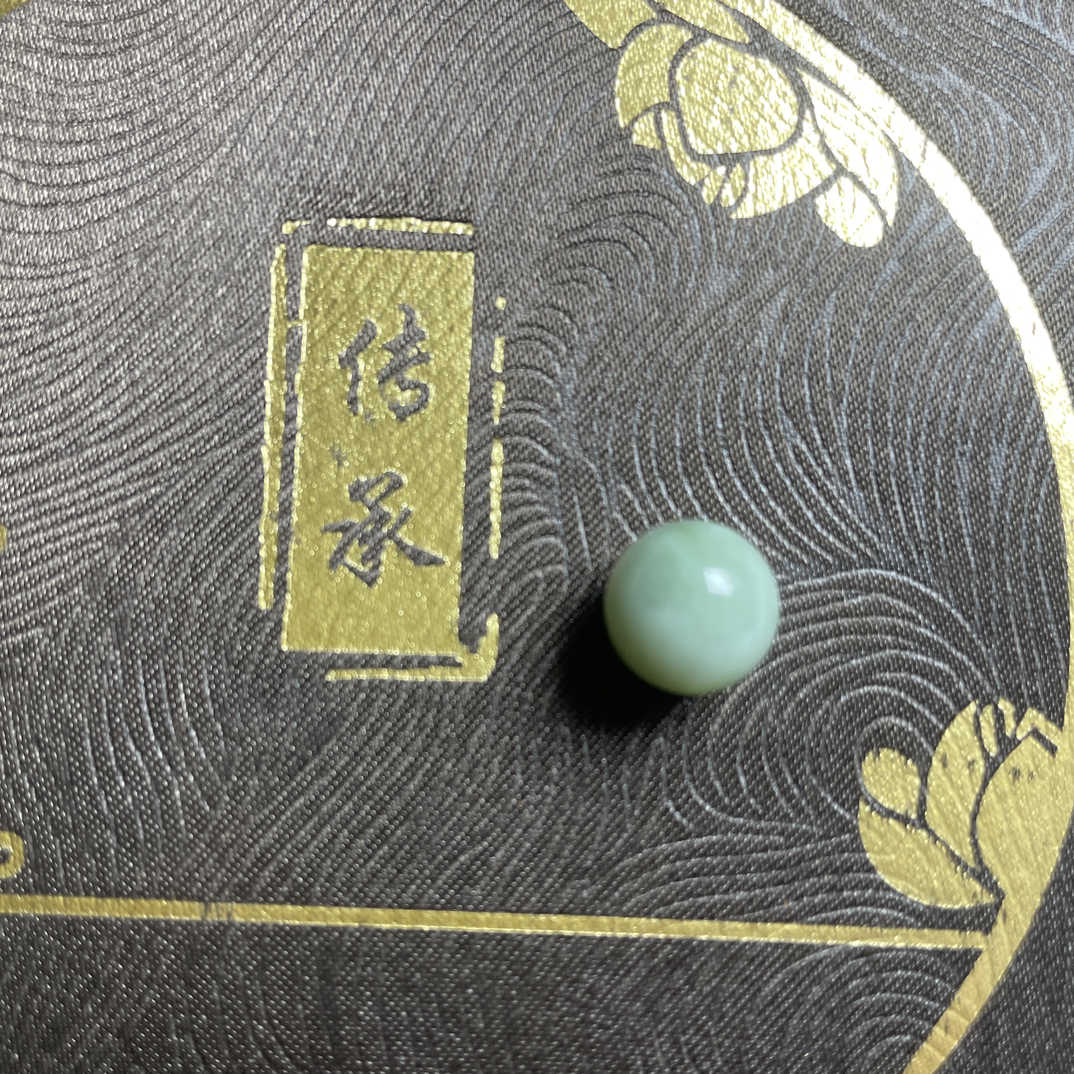 和田玉 卡10 黑羊洞薄荷绿 多宝单珠 新疆且末料 局部微结构 细腻