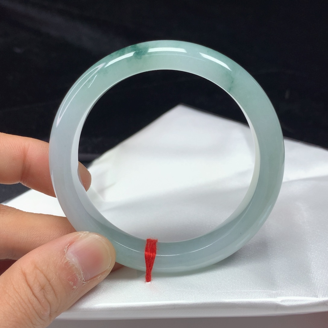 翡翠手镯（圆镯）未镶嵌56.6