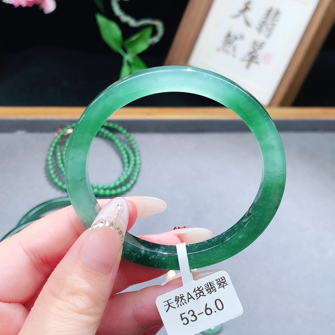 翡翠手镯（圆镯）未镶嵌