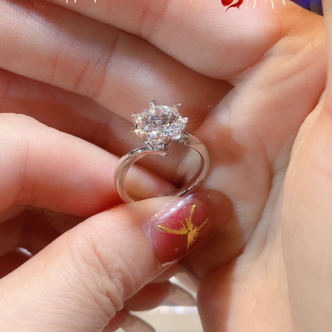 实验室培育钻石18K金镶嵌2.02D-E/VS，13