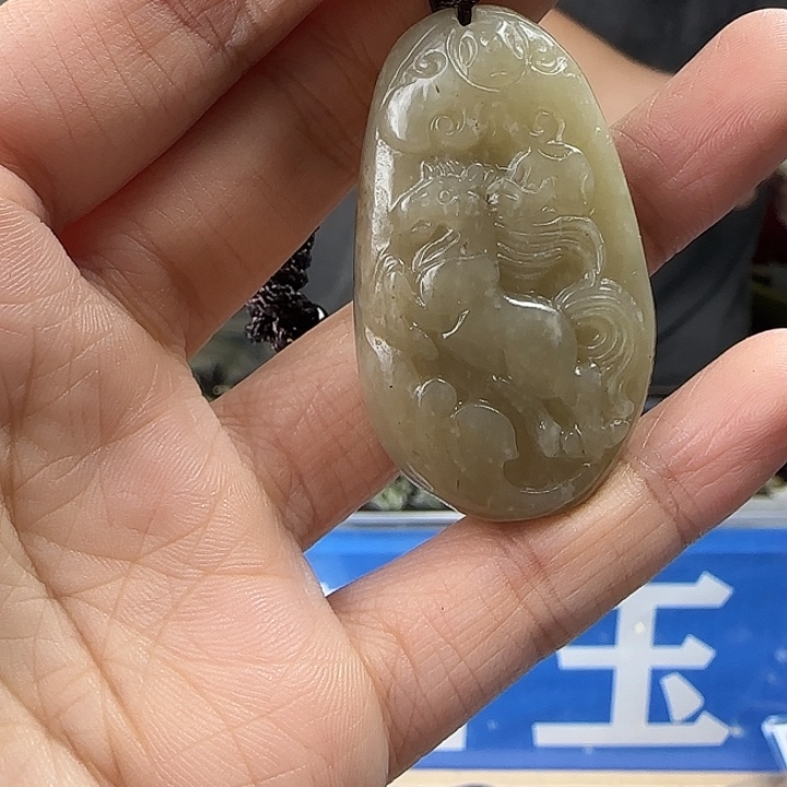 颈饰未镶嵌和田玉