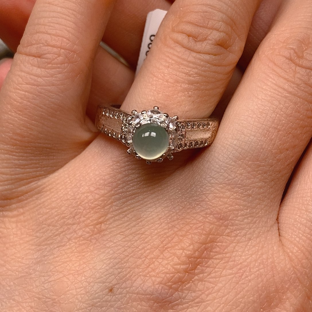 翡翠颈饰未镶嵌翡翠蛋面