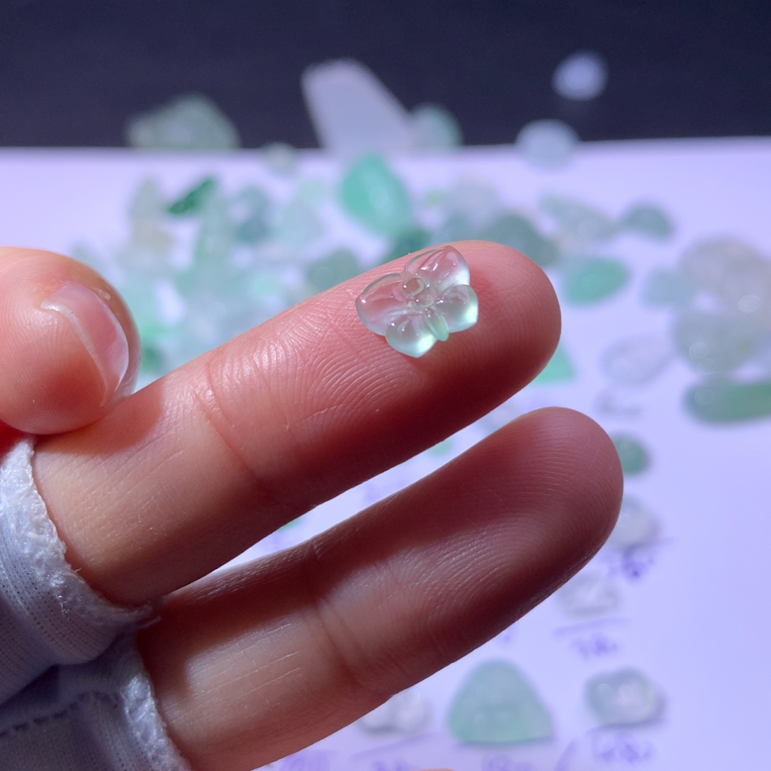 翡翠未镶嵌耳饰蝴蝶