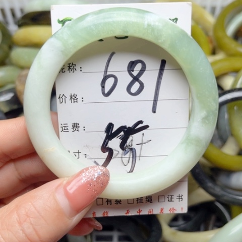 岫岩老玉（透闪石质玉）手镯未镶嵌