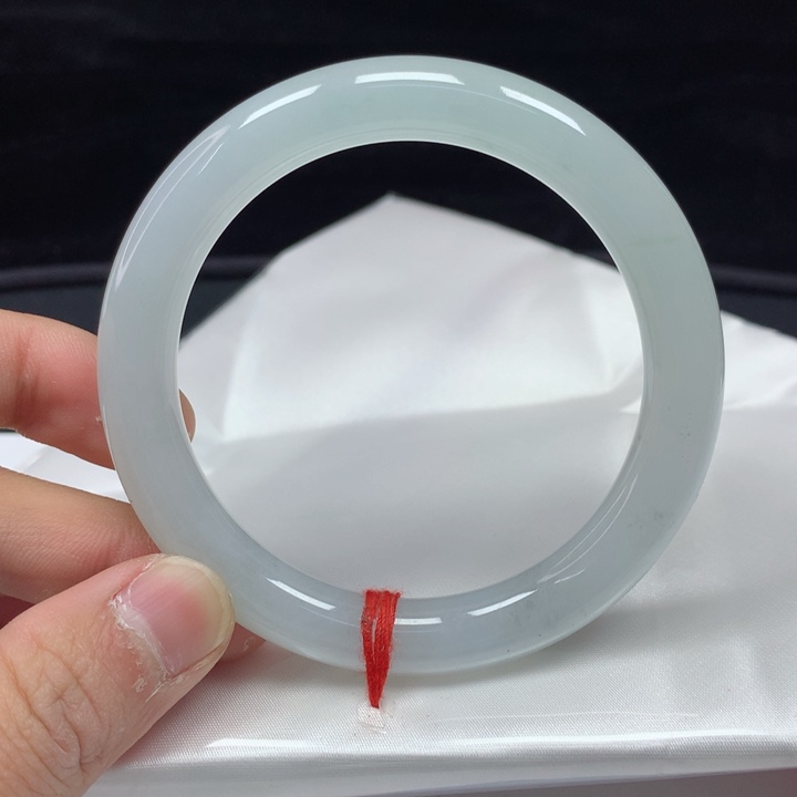 翡翠手镯（圆镯）未镶嵌56.6