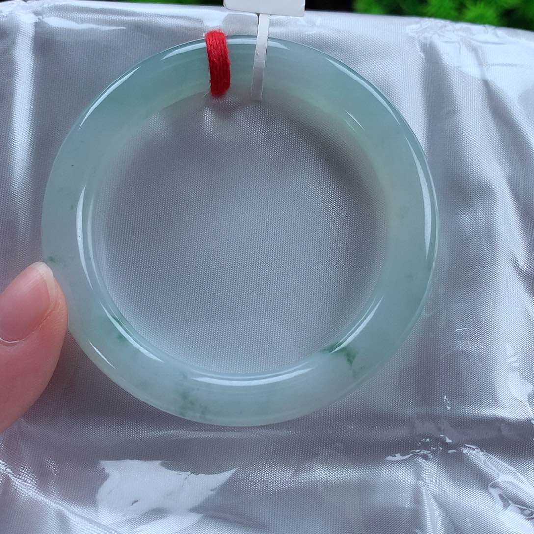 翡翠手镯未镶嵌翡翠