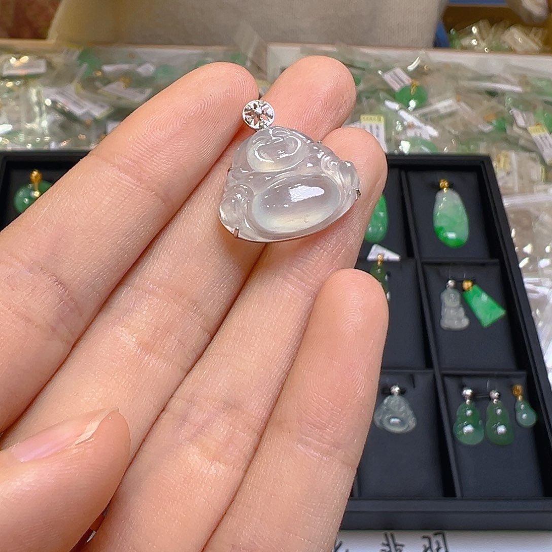 翡翠颈饰18K金镶嵌翡翠