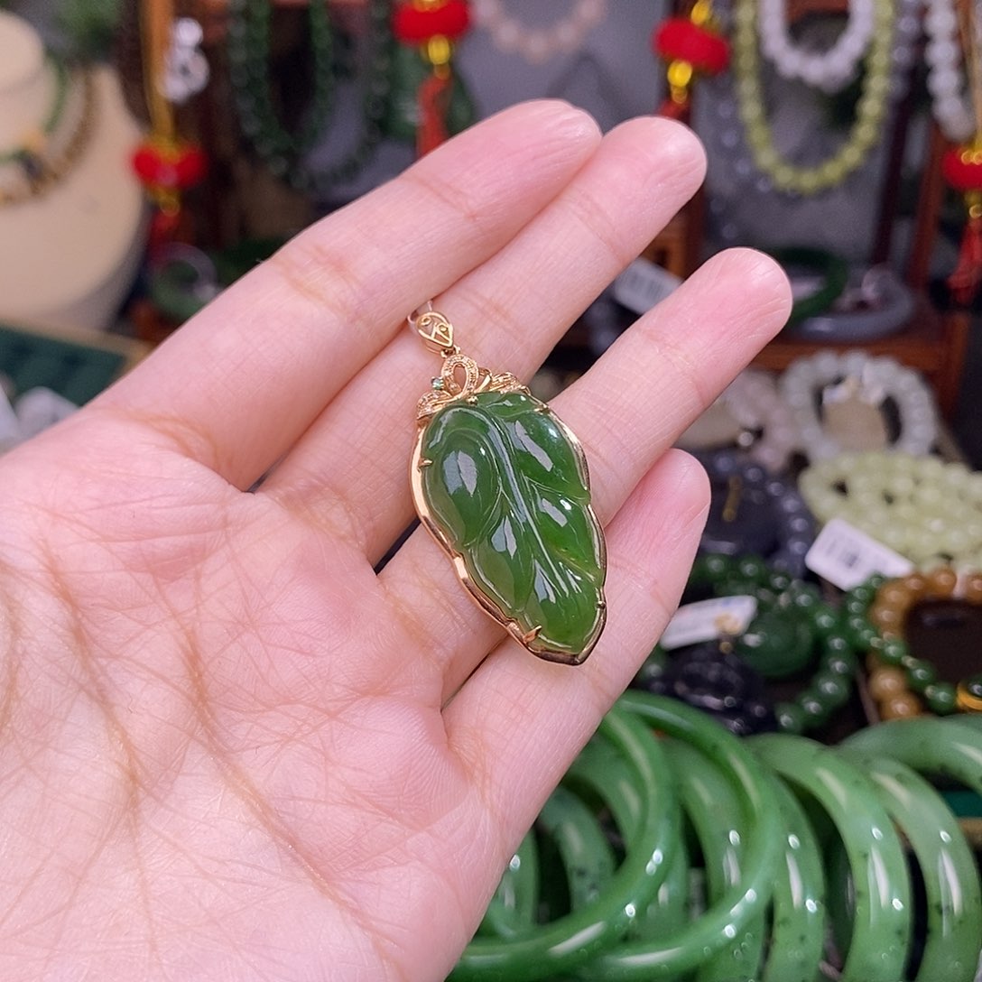 和田玉和田玉碧玉辣绿叶子吊坠金镶未镶嵌射*