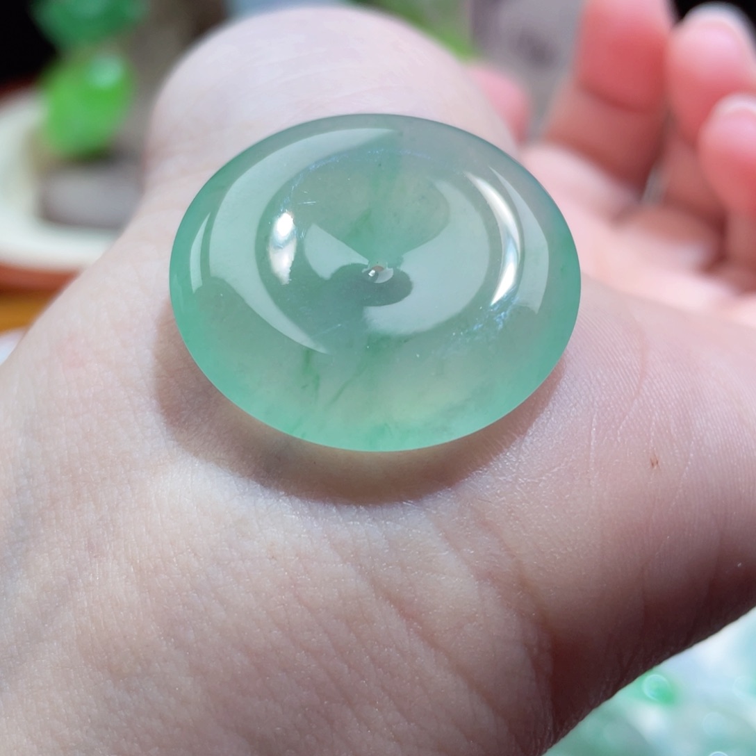 翡翠颈饰未镶嵌平安扣