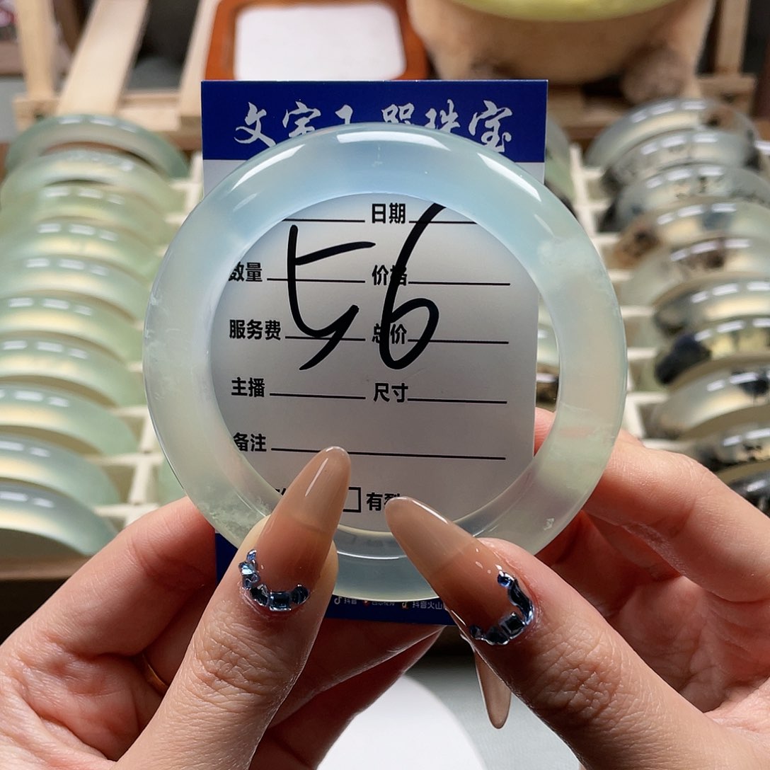 蛇纹石玉手镯未镶嵌i****q