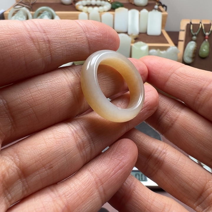 和田玉未镶嵌颈饰且末戒指18.5