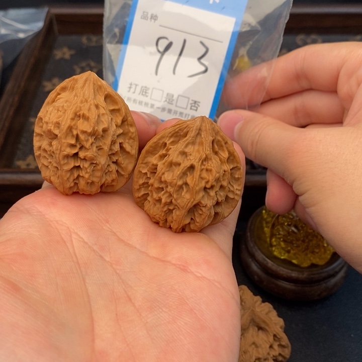 文玩核桃吊坠鸡心35