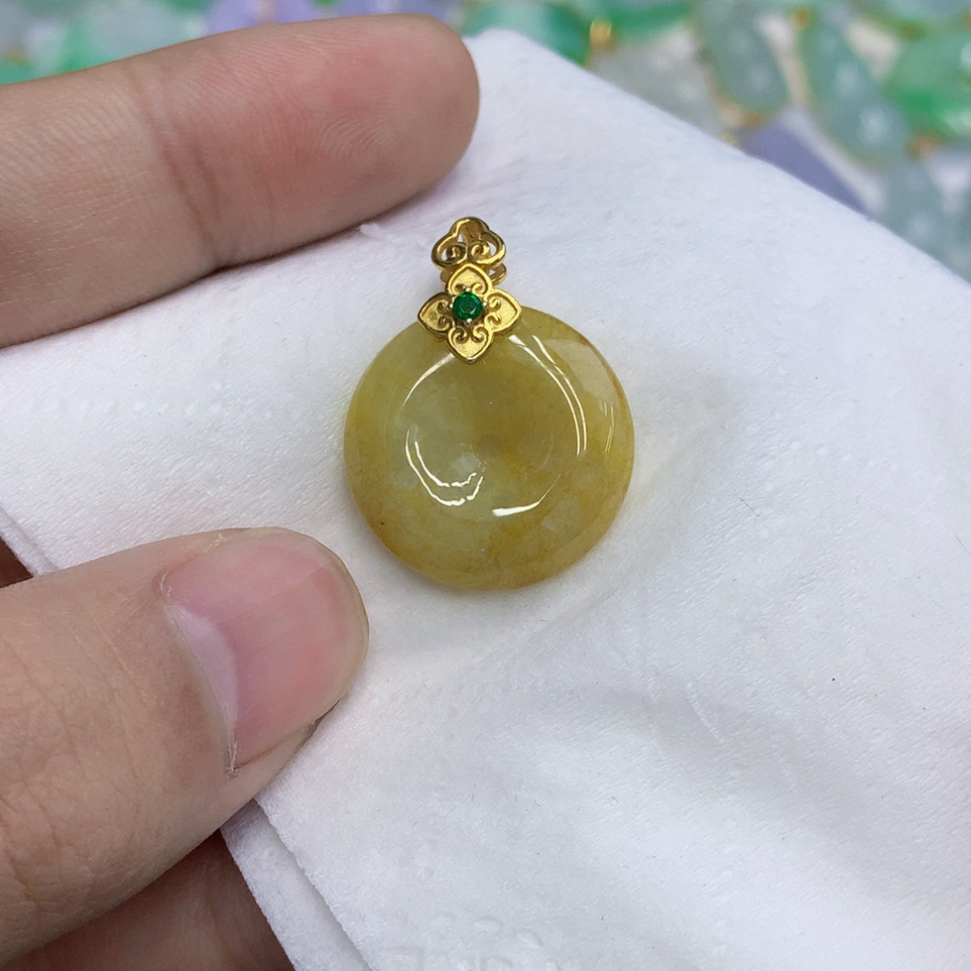 翡翠未镶嵌颈饰翡翠