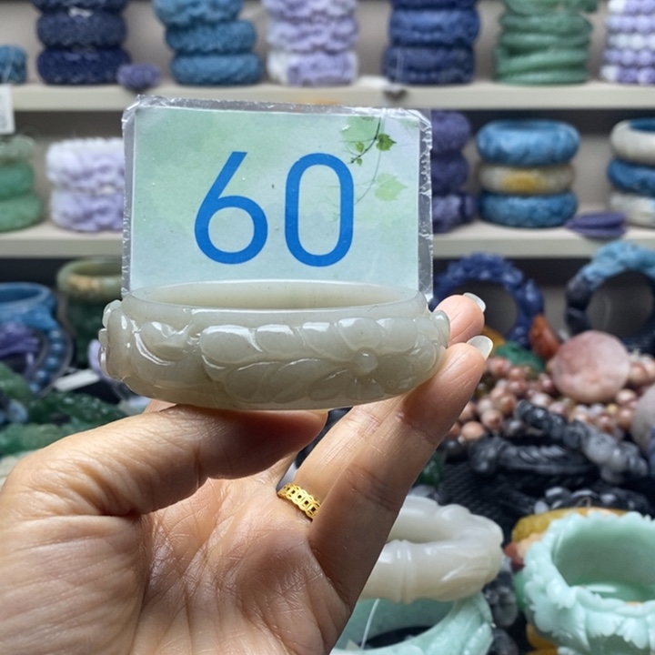 未镶嵌手镯石英岩玉