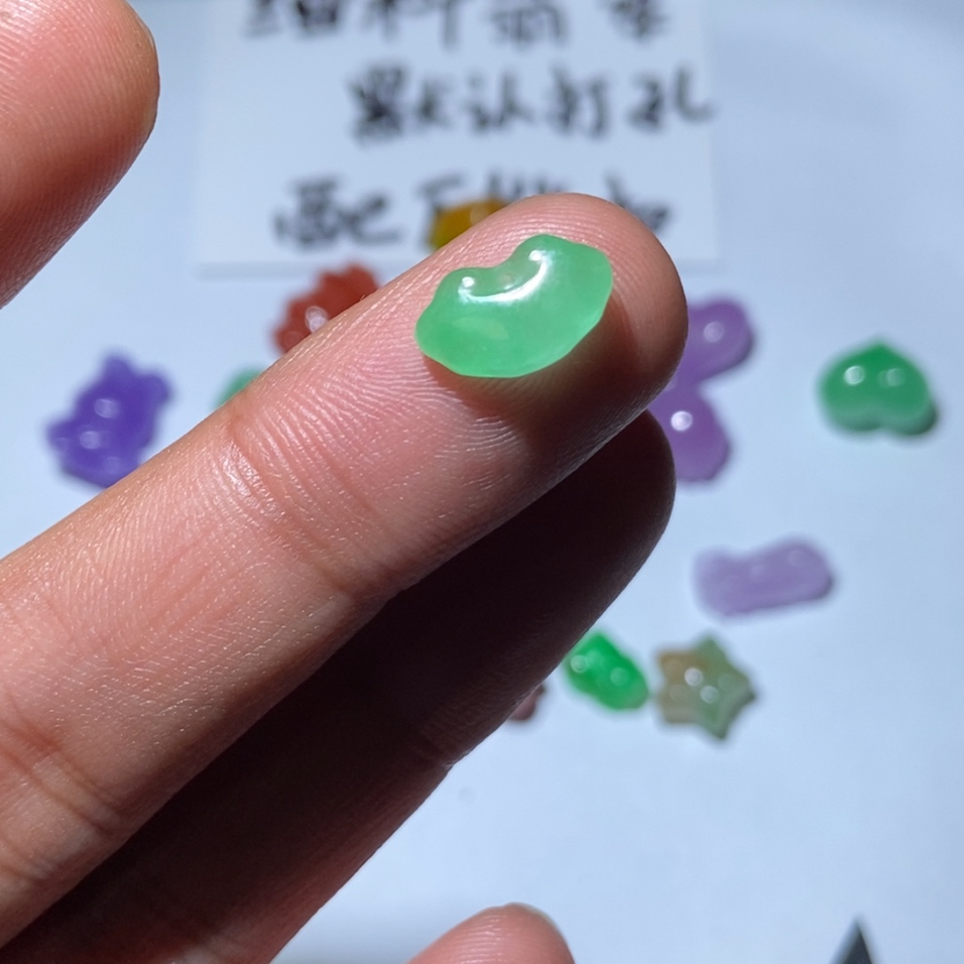 翡翠未镶嵌颈饰吊坠