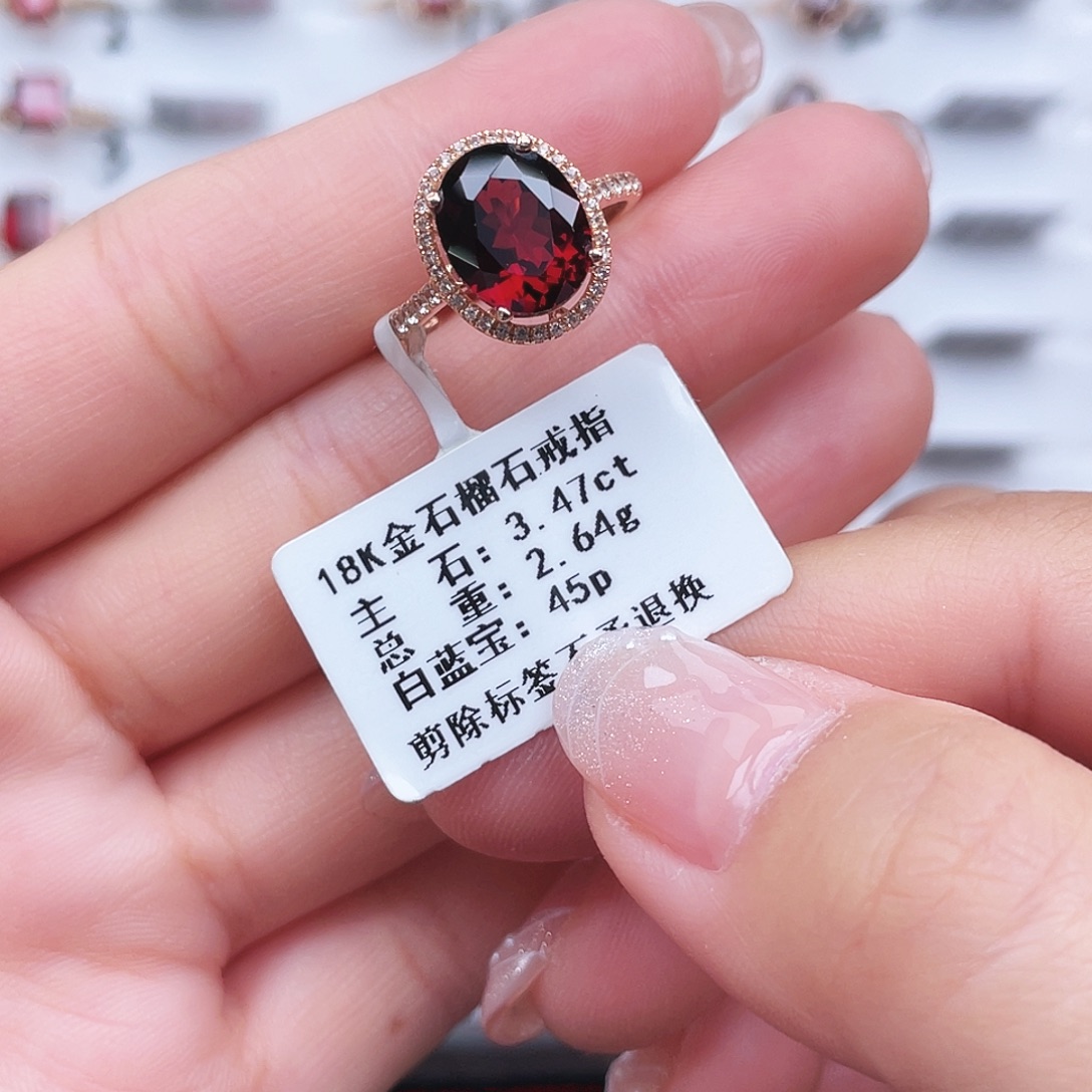 18K金镶嵌戒指石榴石