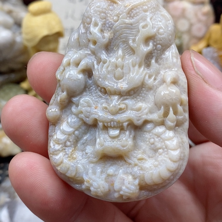 颈饰未镶嵌硅化珊瑚（珊瑚玉）