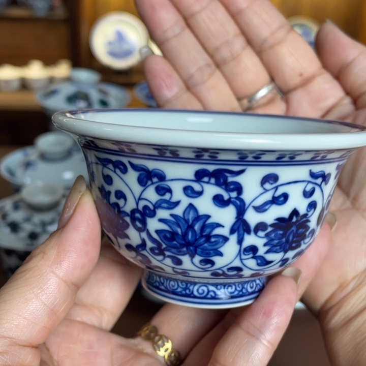 手工手绘缠枝莲压手杯（微瑕）