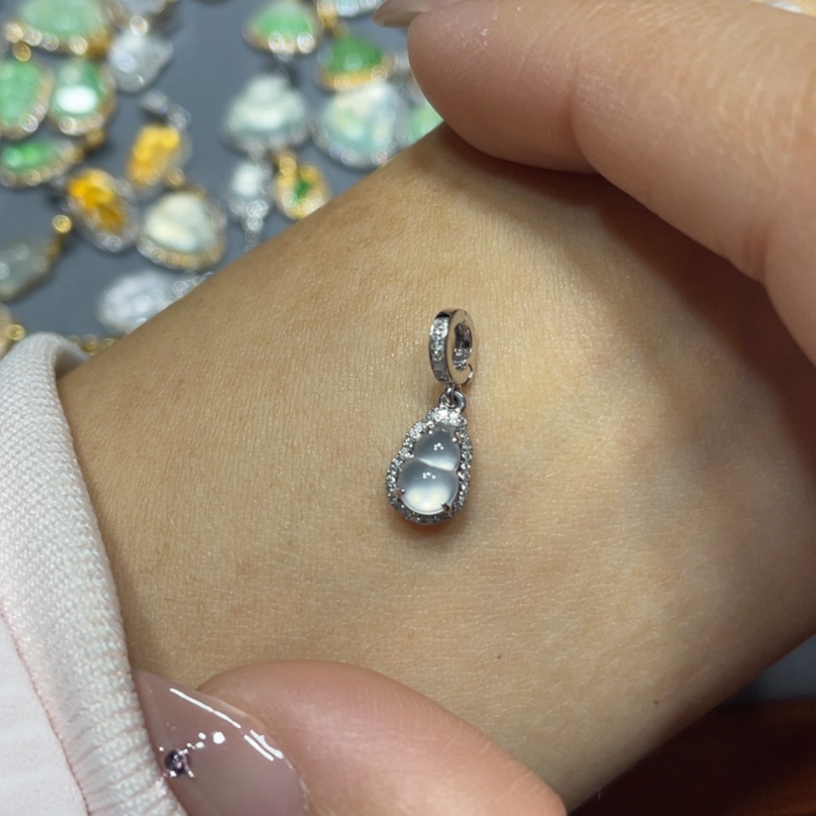 【闪购商品】翡翠吊坠(不含链)18K金镶嵌