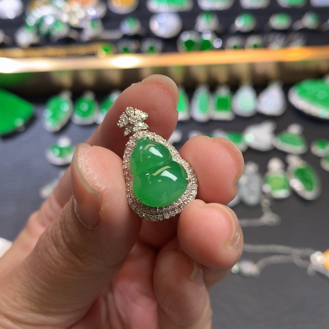 翡翠吊坠(不含链)18K金镶嵌