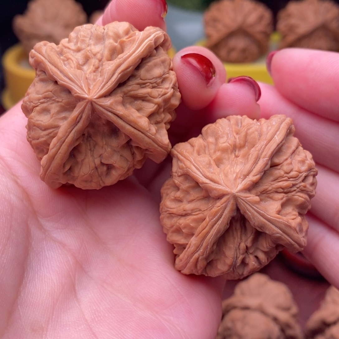 文玩核桃把件玉溪四棱44