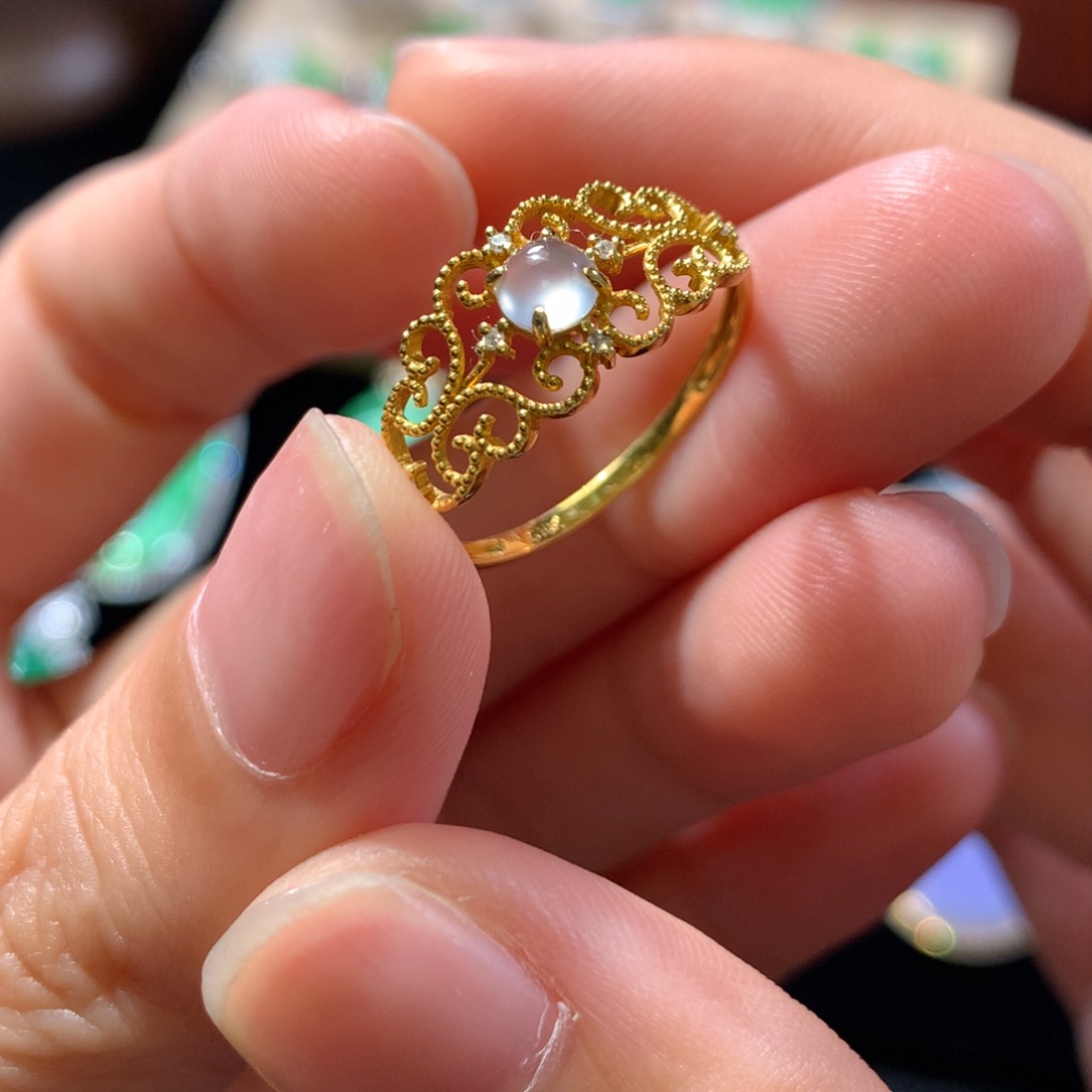 翡翠18K金镶嵌戒指蛋面