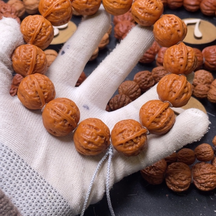 文玩核桃手串和尚头