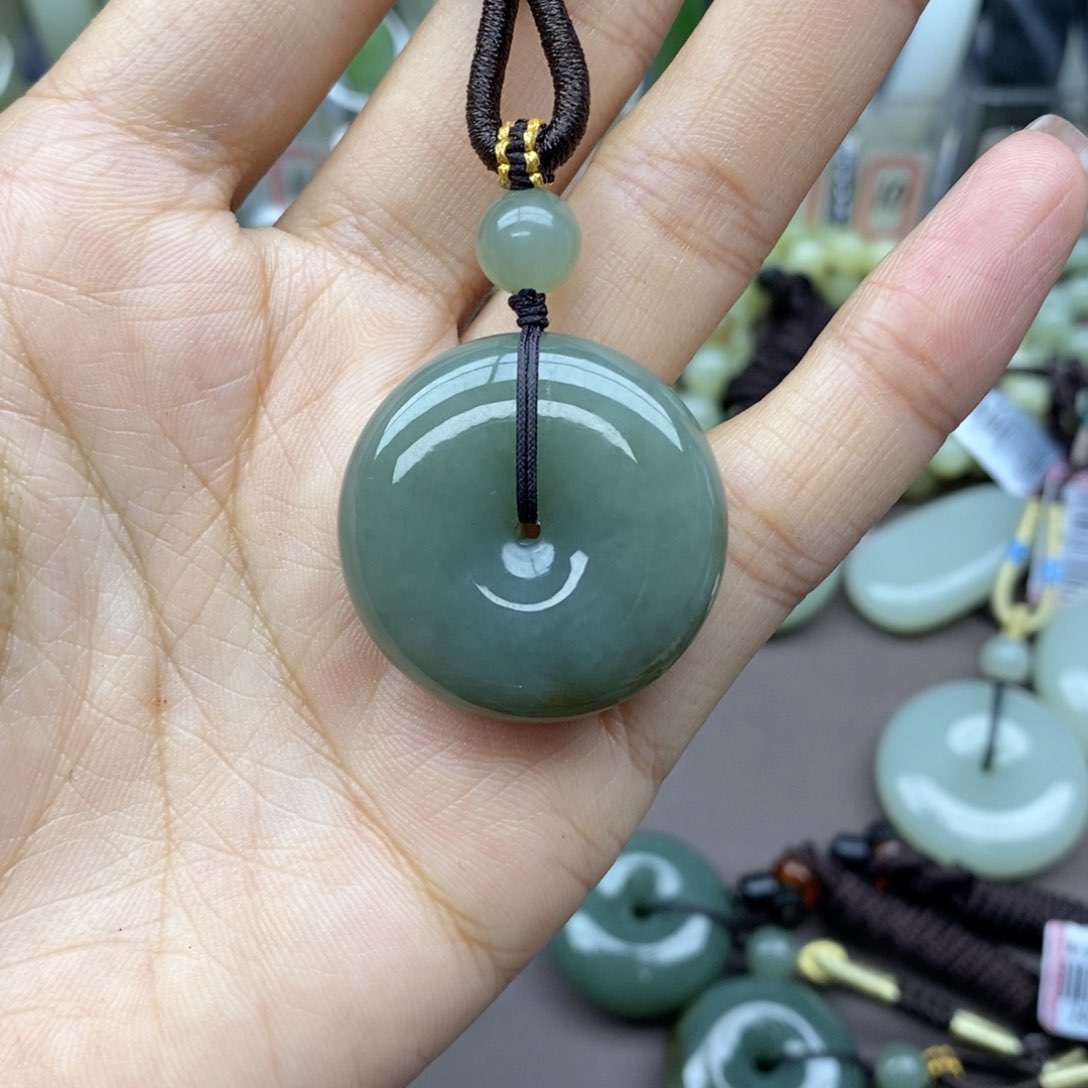 和田玉吊坠(不含链)未镶嵌胜*?