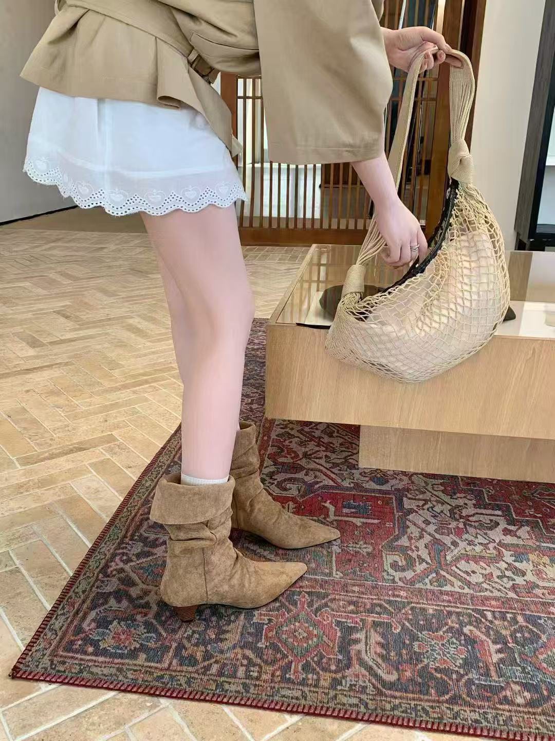 细跟尖头冬秋欧美风高跟胶粘短靴厚底高筒女靴时装靴