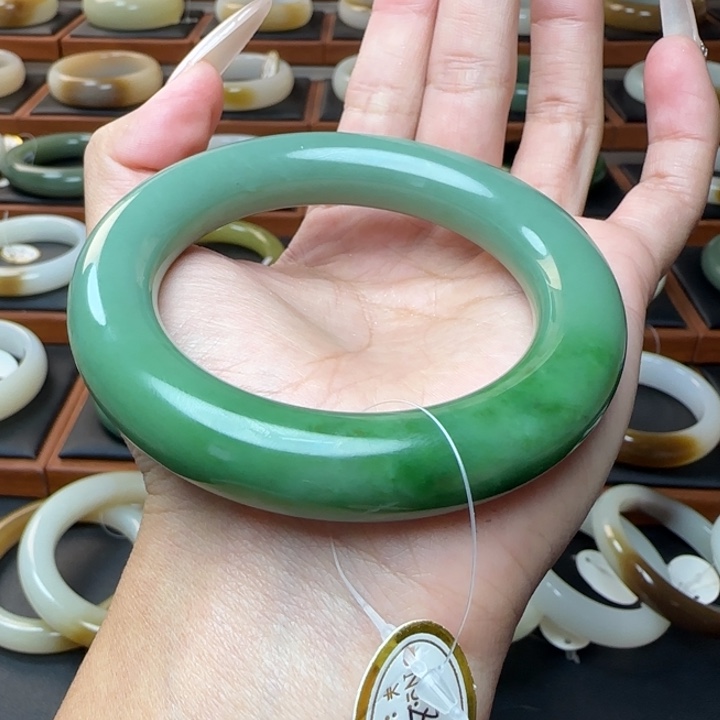 和田玉未镶嵌手镯白加绿