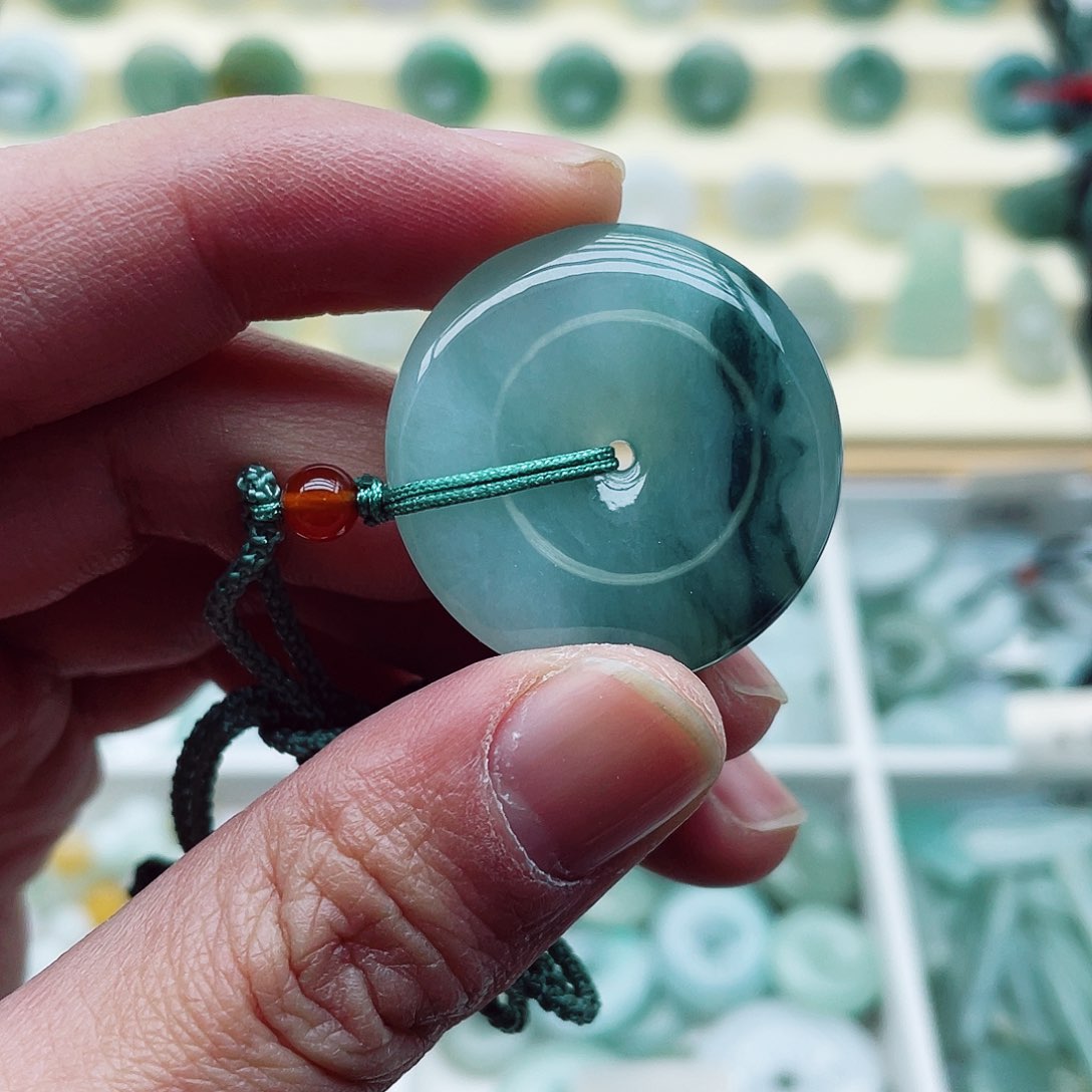 翡翠颈饰未镶嵌天然翡翠