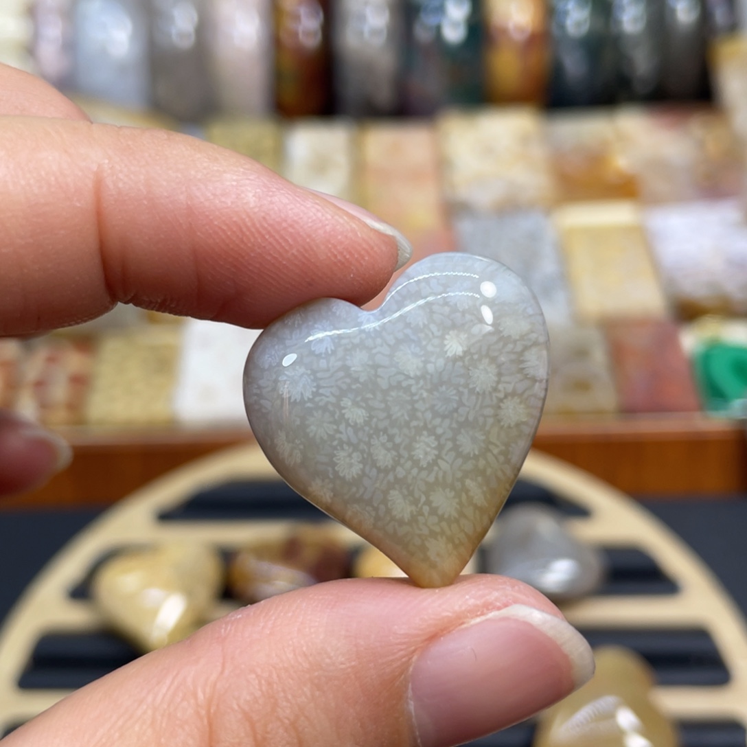 硅化玉未镶嵌颈饰k19