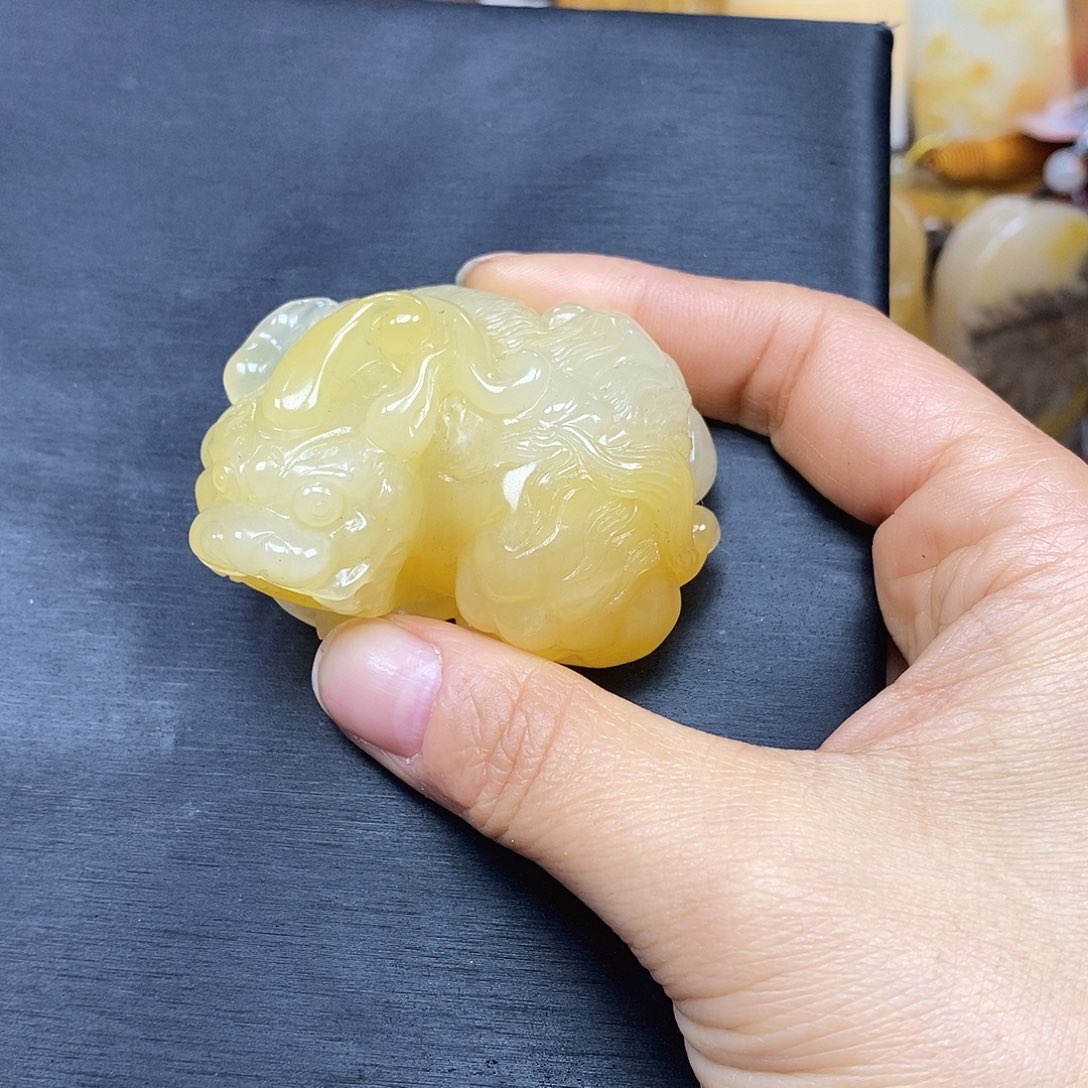 石英质玉（黄龙玉）颈饰未镶嵌
