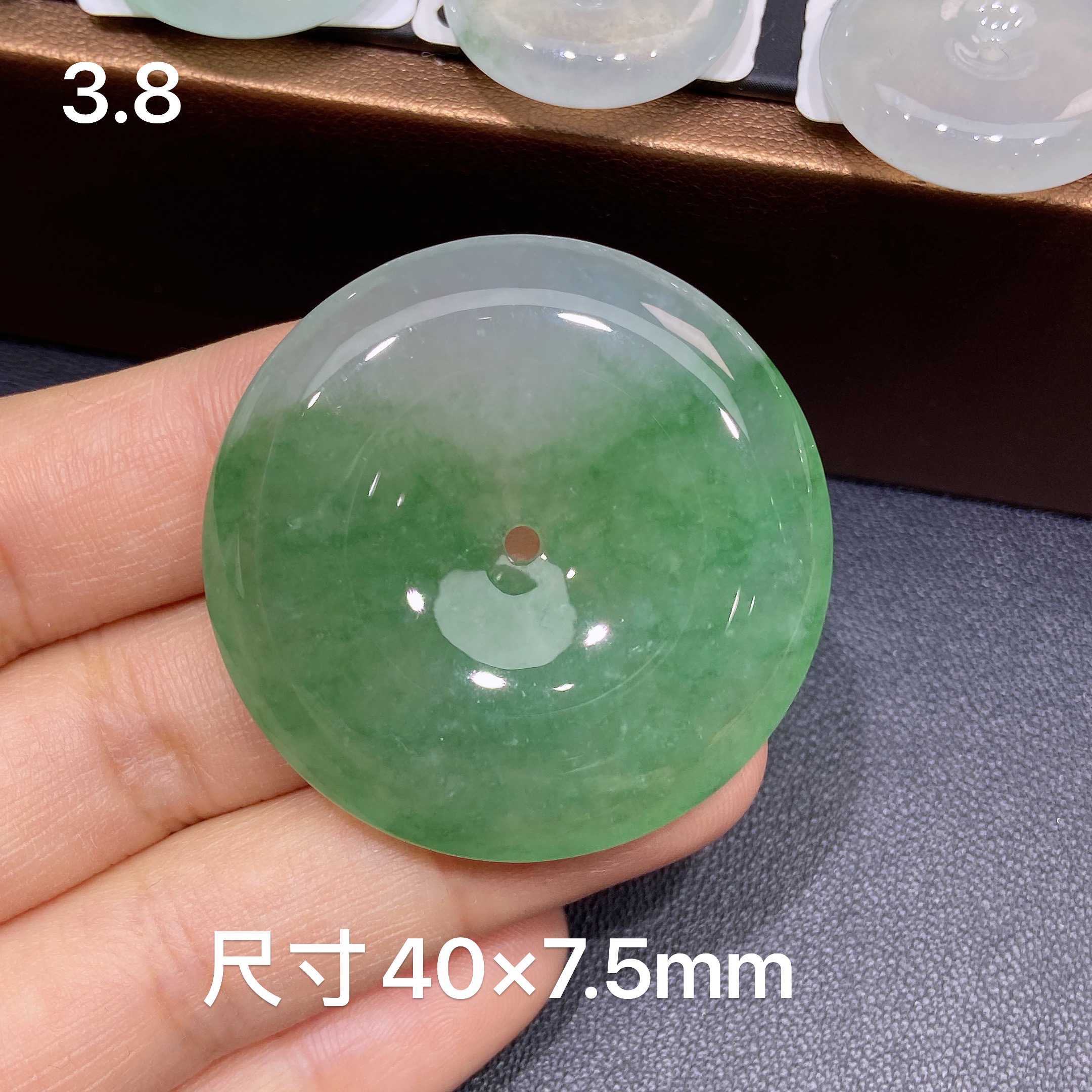 缅甸天然A货翡翠，冰飘绿花大平安扣吊坠，时尚气质百搭 毛衣链扣F