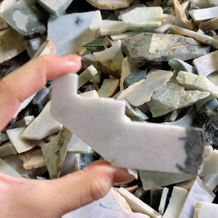 翡翠颈饰未镶嵌天然翡翠