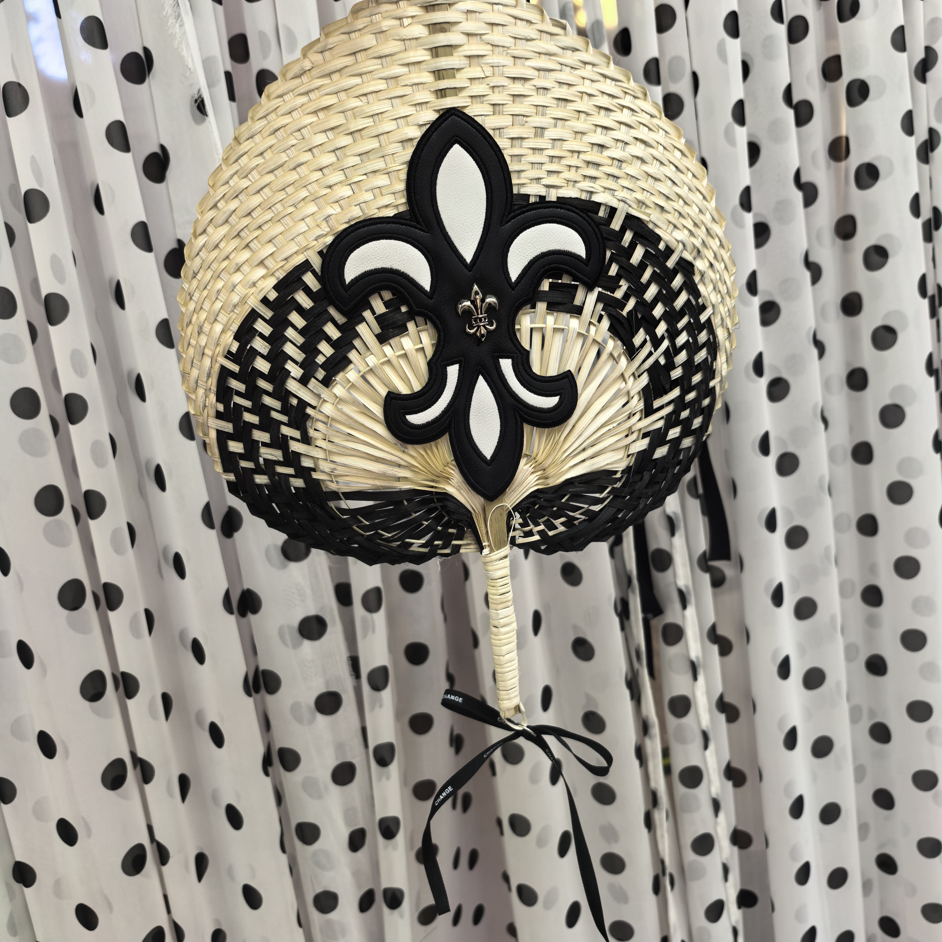 KK164黑色皮皮大克克草编扇子