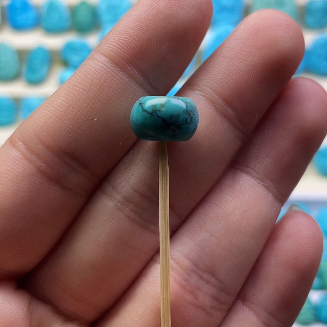 绿松石未镶嵌颈饰