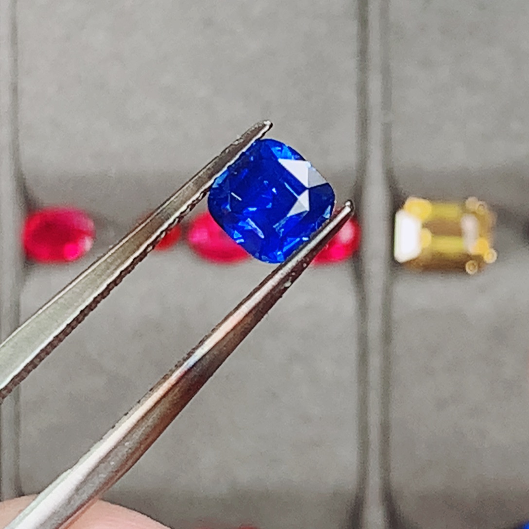 蓝宝石裸石未镶嵌1.08ct 皇家蓝蓝宝石